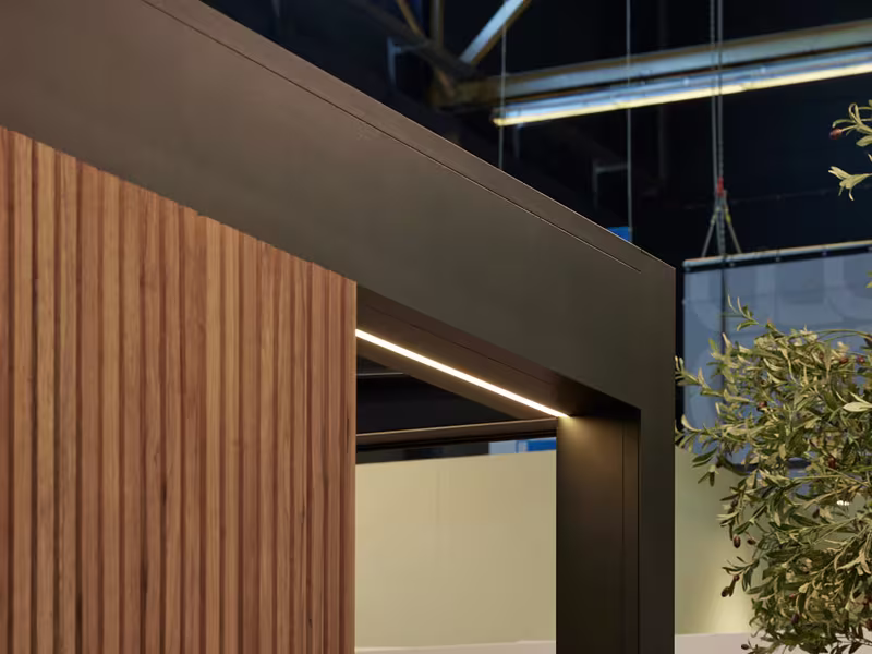 Panorama Terrassenüberdachung mit Terrassendachmarkise, Aufdachmarkise eingerollt