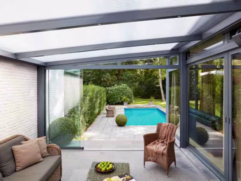 Panorama Terrassenüberdachung mit eingebauter Beleuchtung