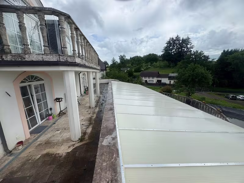 Sturmschaden (1) Terrassenüberdachung Weiss Krefeld